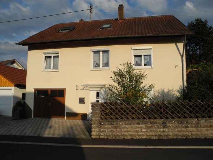 Ein Haus wie man es sich wünscht. Viel Platz für die Familie mit grossem Garten in schöner Wohnlage.