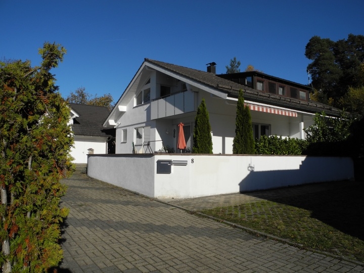 Charmantes Einfamilienhaus mit viel Platz, weitläufigem Garten, Garagen und Einliegerwohnung