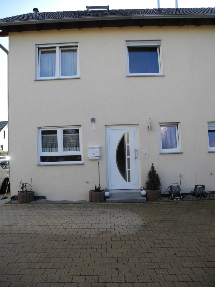 Hier erwartet Sie ihr neues Zuhause. Lichtdurchflutet, modern ausgestattet - ideal für die Familie