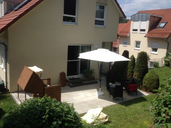 In dieser exclusiven 5 Zimmer-Maisonettewohnung mit Terrasse fühlt man sich wie im eigenen Haus