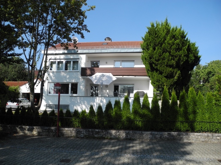 Individuelle Erdgeschosswohnung mit herrlicher  Terrasse und Blick ins Grüne  in bester Wohnlage