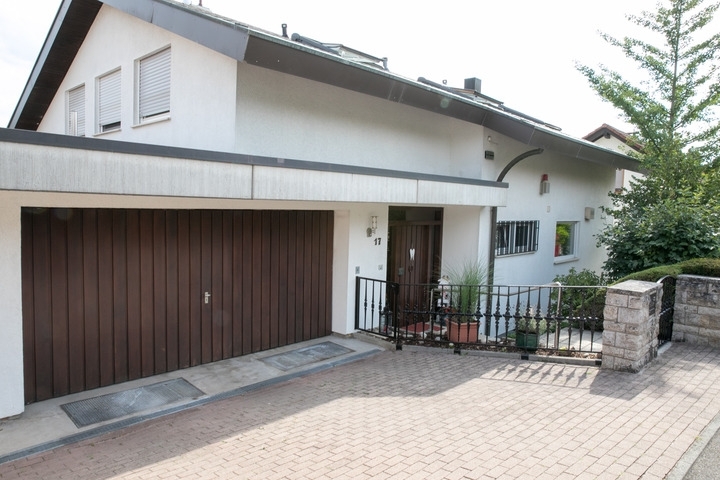 Das Einfamilienhaus in bester Wohnlage mit fantastischem Weitblick, grosser Terrasse und Garten!