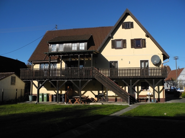 Dieses grosszügige Anwesen mit seinen unterschiedlichen Nutzungsmöglichkeiten wird Sie begeistern!