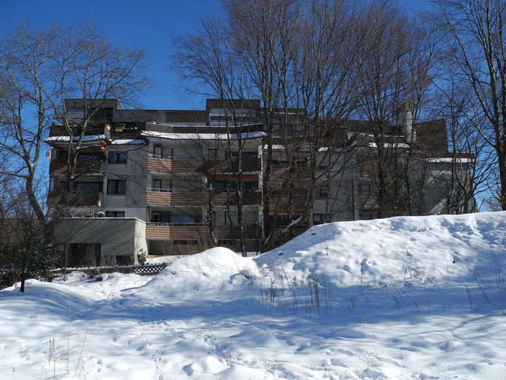 2 Zi-Penthouse, Schwimmbad, Sauna, TG-Stellplatz, Terrasse mit tollem Weitblick - was will man mehr?