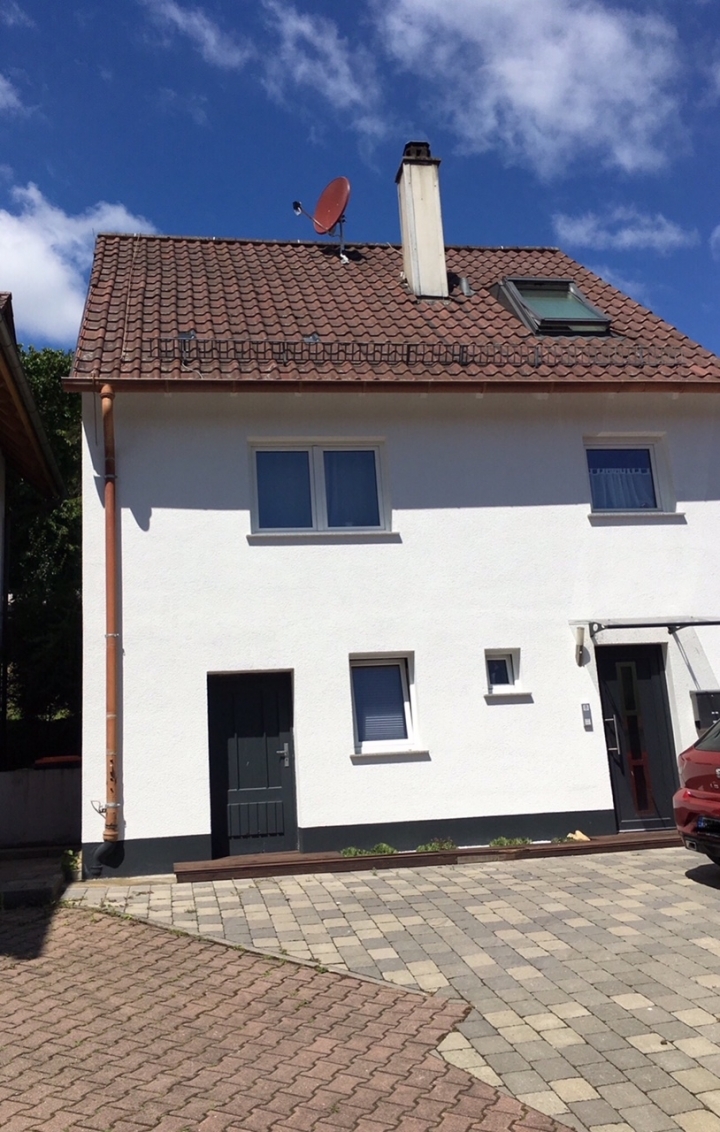 Diese äusserst charmante Liegenschaft sucht seinesgleichen - mit herrlichem Garten und Terrasse...