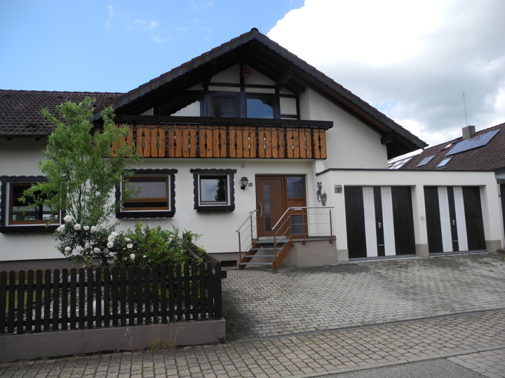Das Ein- bis Zweifamilienhaus in sonniger, ruhiger Wohnlage mit weitläufigem Garten und Doppelgarage