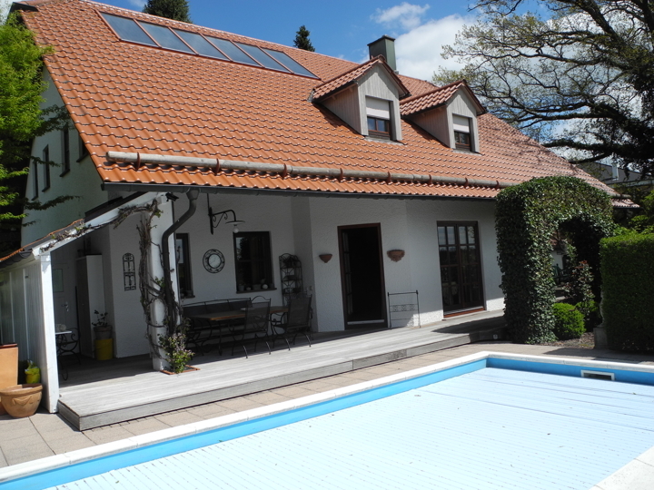 Diese wunderschöne Liegenschaft im Landhausstil mit herrlichem Garten lässt keine Wünsche offen