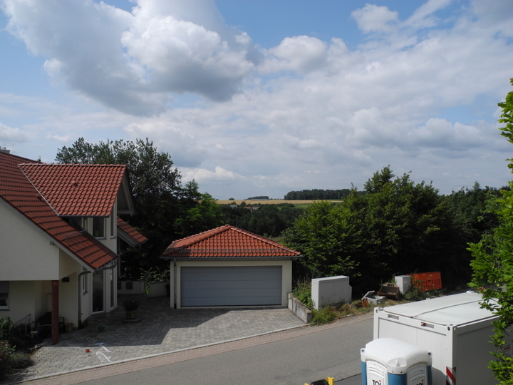 Lichtdurchflutete Zwei-Zimmerwohnung in schöner Wohnlage mit TG-Stellplatz und Aussenstellplatz