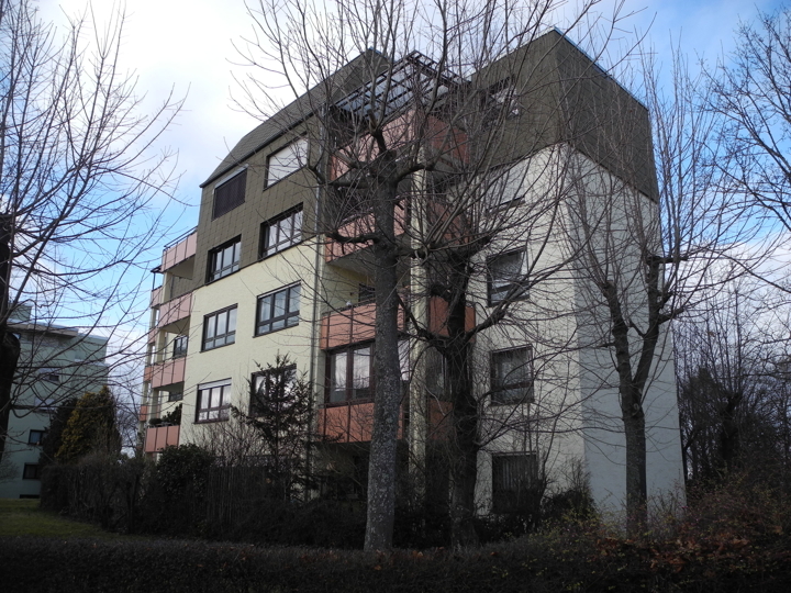 Einmalig! Vollständige Grundsanierung! Wunderschöne 2,5 Zimmerwohnung mit herrlichem Balkon und TG