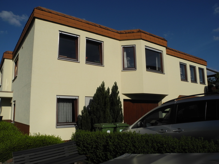 Charmantes Doppelhaus mit ELW, schöner Terrasse für Mußestunden und hübsch angelegtem Garten.