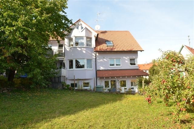 Idyllisch und ruhig? Hier ist Ihr Traumhaus, lichtdurchflutet, schöner Garten und Einliegerwohnung