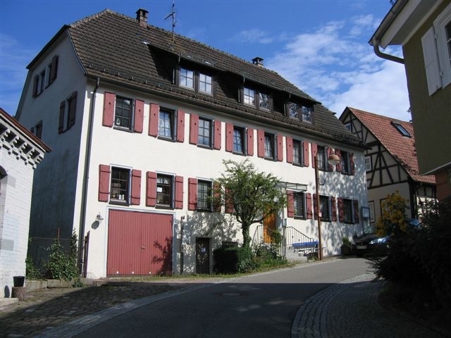 Charmantes, historisches Mehrfamilienhaus mit  schönem Garten und Weitblick.