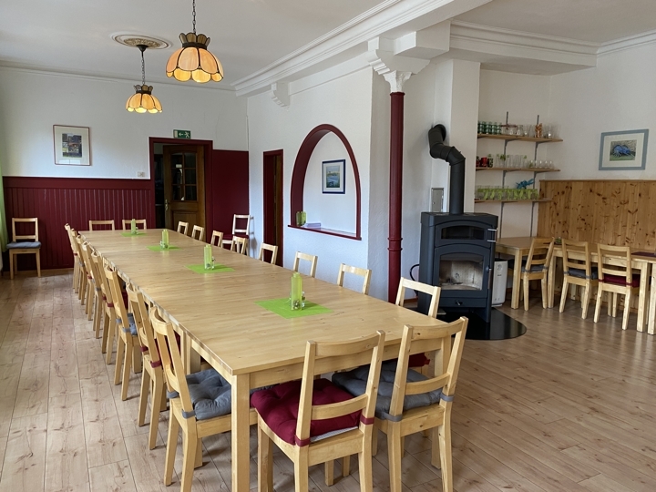 Die grosse Immobilie mit weitläufigem Garten und vielen Möglichkeiten zum Wohnen und Arbeiten.