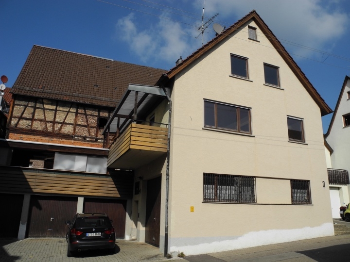 Ein/Zweifamilienhaus bzw. Geschäftshaus mit vier Garagen,  S-Bahnanschluß und  vielen Möglichkeiten 