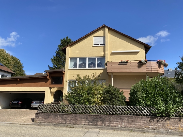Die perfekte Wohnetage - großzügiger Grundriss mit weitläufigem Balkon, Gartenanteil und Garage!