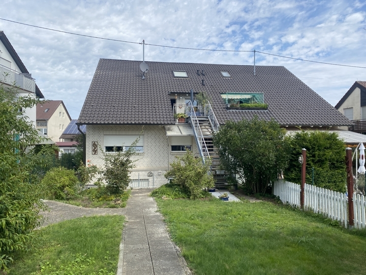 Einzigartige Doppelhaushälfte mit separater Dachgeschosswohnung und vielseitigen Nutzungsmöglichken.