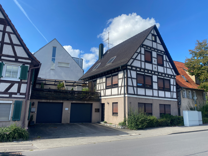 Die charmante Liegenschaft mit sonniger Terrasse - hier ist die ganze Familie unter einem Dach.