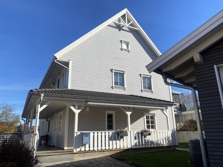 Diese wunderschöne Liegenschaft mit zwei Wohneinheiten und herrlichem Grundstück erfüllt Wohnträume