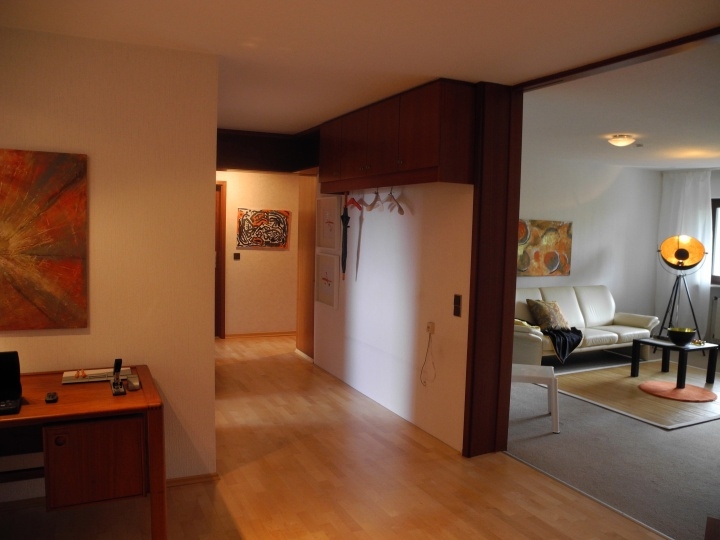 Großzügig - Renoviert - Aufzug - Balkon - ruhige Lage - TG-Stellplatz - was will man mehr?!