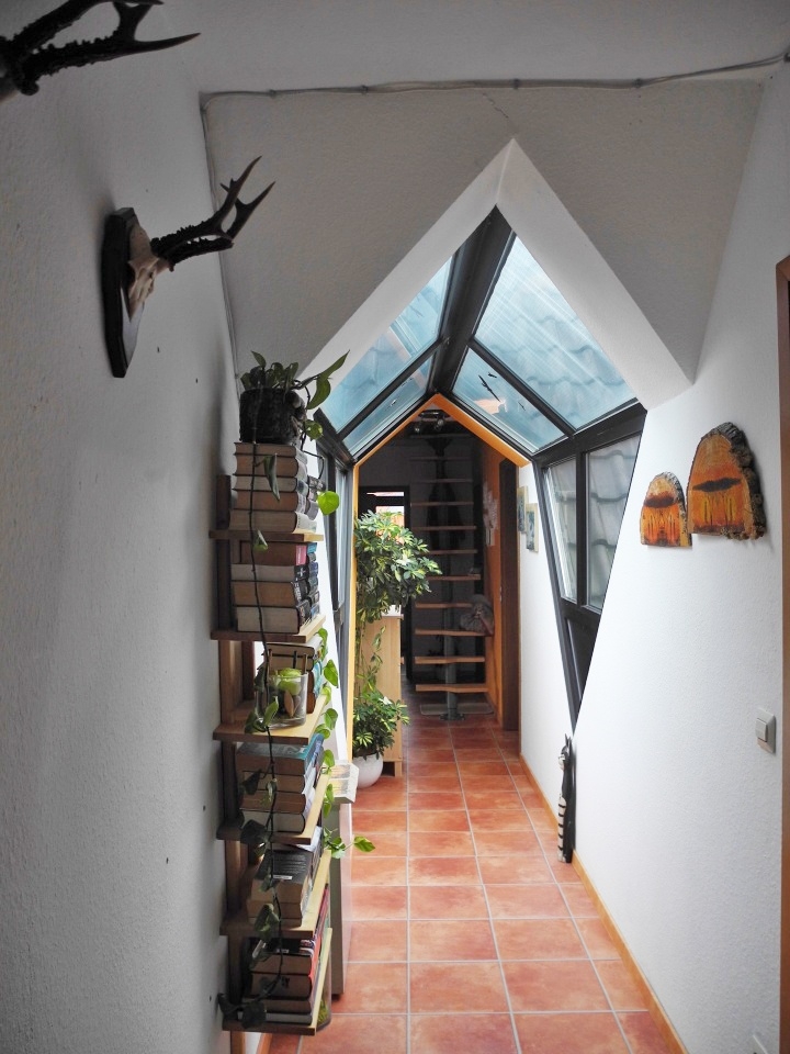 Sehr charmante, individuelle und gepflegte Dachgeschoss-Wohnung mit herrlichem Weitblick ins Grüne