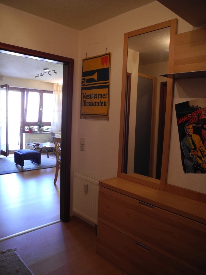 Hier ist alles optimal - ruhige Lage, schöner Balkon, grosszügige Raumaufteilung, Tiefgaragenplatz!