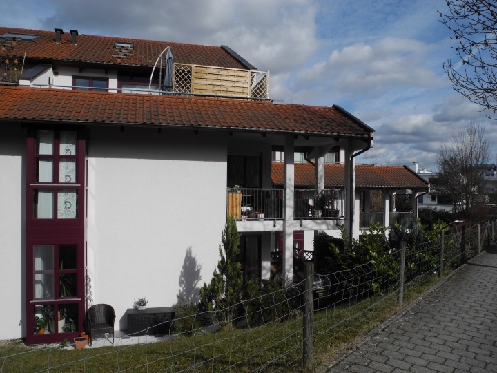 In dieser  lichtdurchfluteten Wohnung in sonniger Halbhöhenlage lässt es sich hervorragend wohnen.