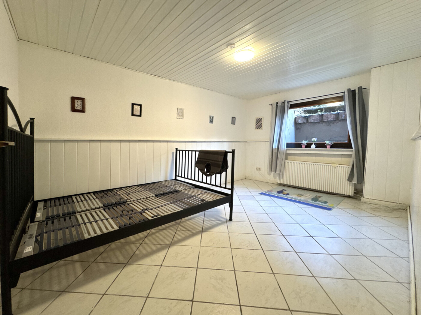 Kellerraum wohnlich ausgebaut