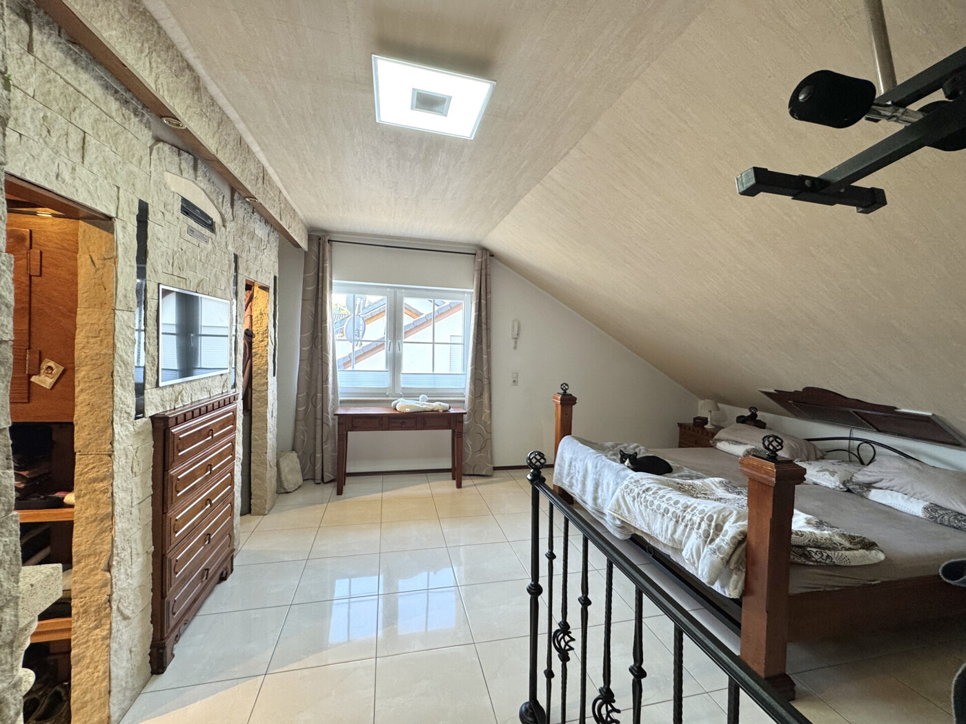 Schlafzimmer DG