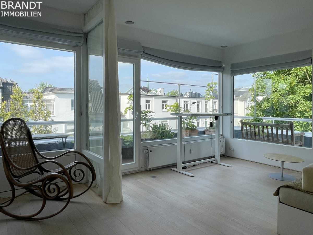 Penthouse mit Kamin u. Wasserblick - möbl. 3-Zimmer/111 m², 2 Terrassen, Lift - top Lage Winterhude! - Photo 5