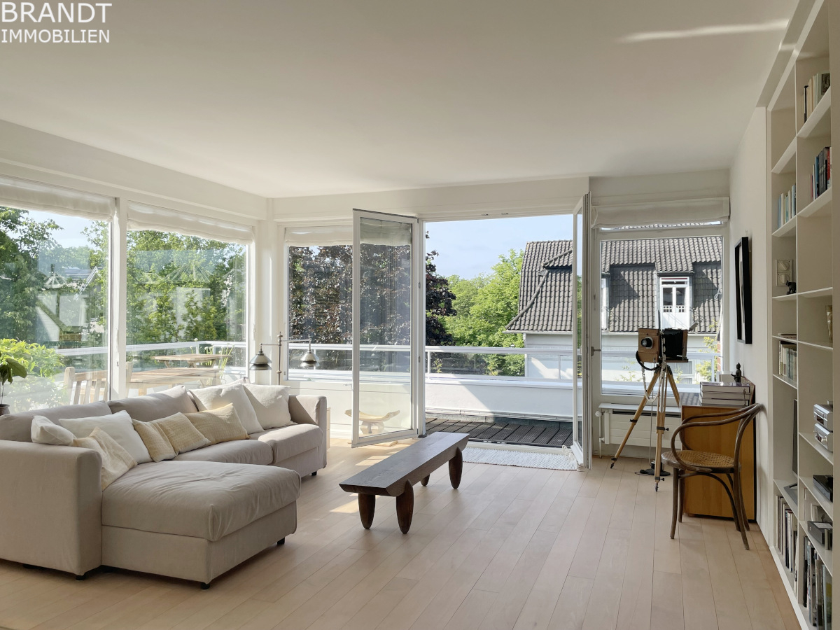 Penthouse mit Kamin u. Wasserblick - möbl. 3-Zimmer/111 m², 2 Terrassen, Lift - top Lage Winterhude! - Photo 2