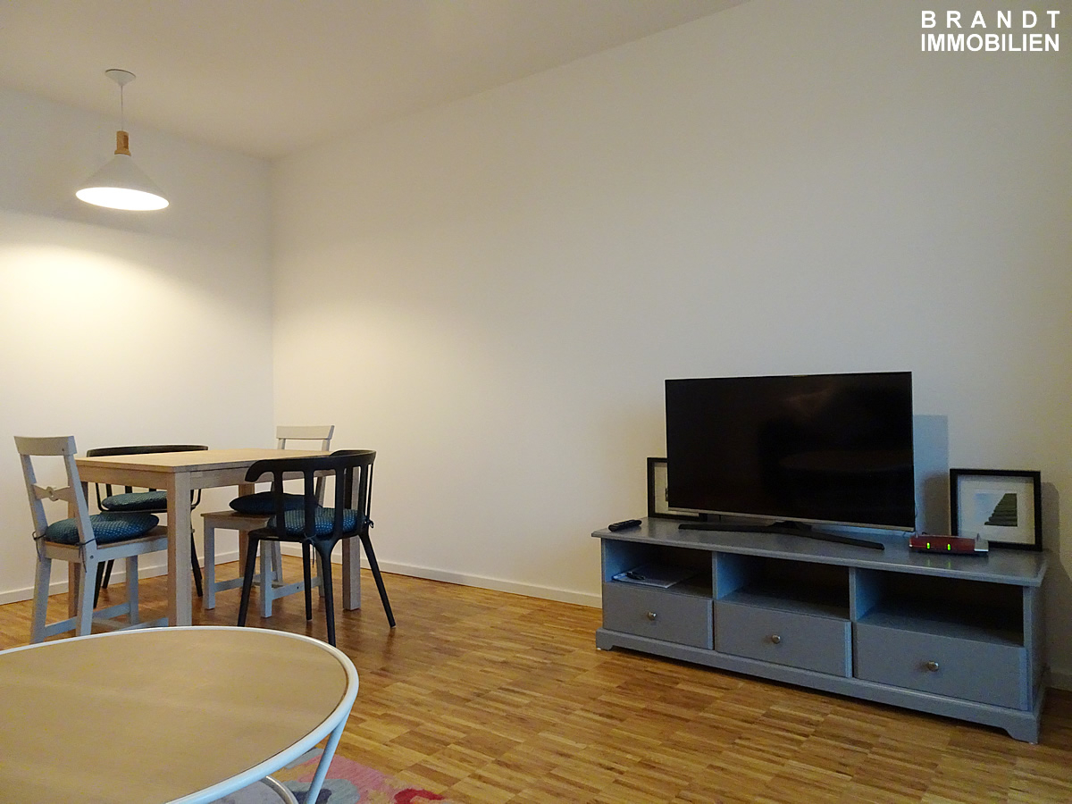 Moderne Wohnung über 2 Ebenen mit Balkon und Fahrstuhl in Top-Szene-Lage/Altona.... - Foto 2