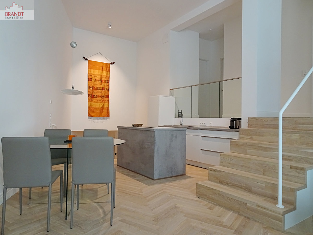 Moderne, hochwertig ausgestattete 100m²-Wohnung über 2 Ebenen und mit Tiefgarage in Alsterlage! - Foto 2