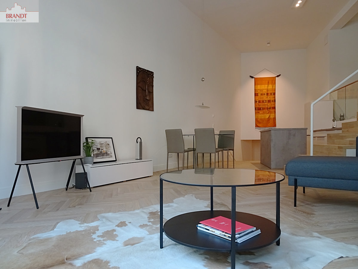 Moderne, hochwertig ausgestattete 100m²-Wohnung über 2 Ebenen und mit Tiefgarage in Alsterlage! - Foto 1