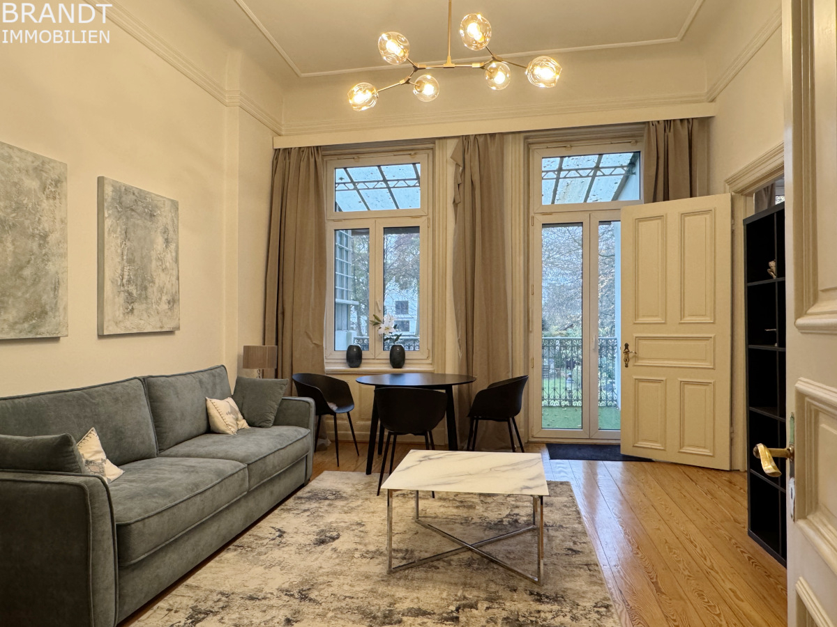 HARVESTEHUDE! 4-Zi.-Wohnung in Toplage mit 2 Schlafzimmern in einer repräsentativen Altbauvilla.... - Foto 1