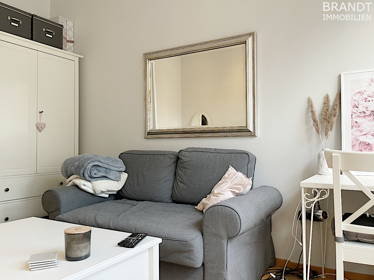 HH-WINTERHUDE! Helle 1 1/2 Zimmer-Altbauwohnung über 2 Ebenen/37 m² - mit moderner Möblierung... - Photo 4