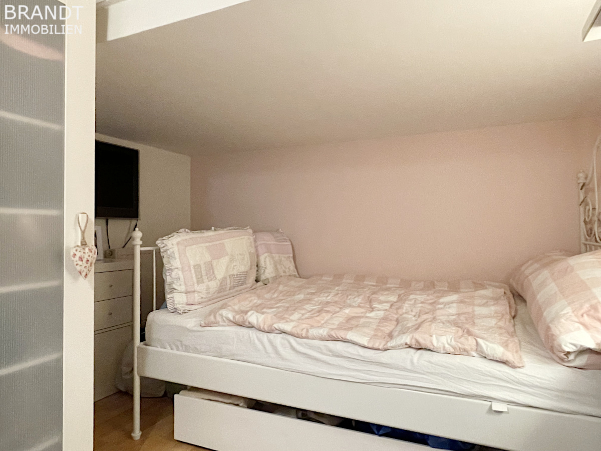 HH-WINTERHUDE! Helle 1 1/2 Zimmer-Altbauwohnung über 2 Ebenen/37 m² - mit moderner Möblierung... - Photo 5