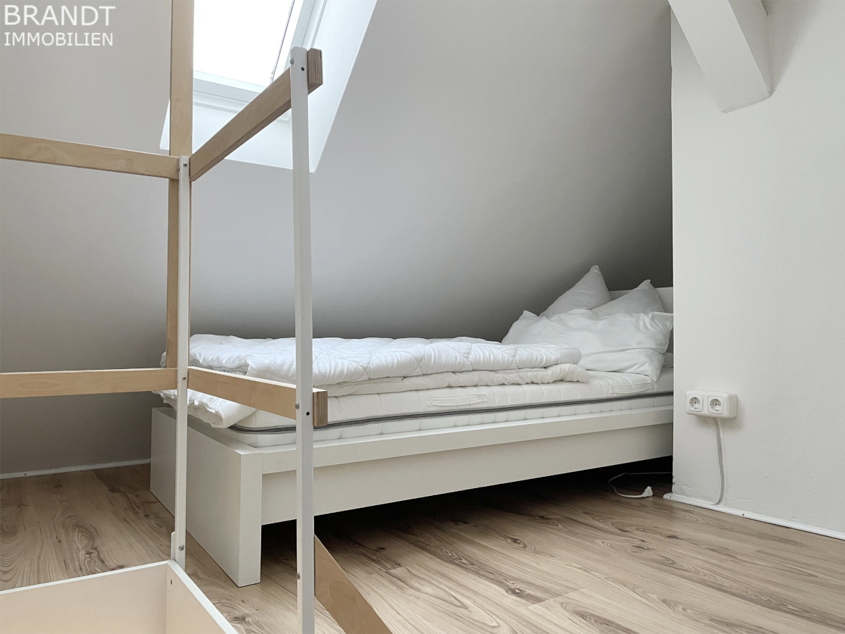 Modernes Dachgeschoss! 1-Zimmer-Wohnung/42 m² mit Spitzboden (Schlafbereich) in HH-Barmbek Nord... - Photo 3