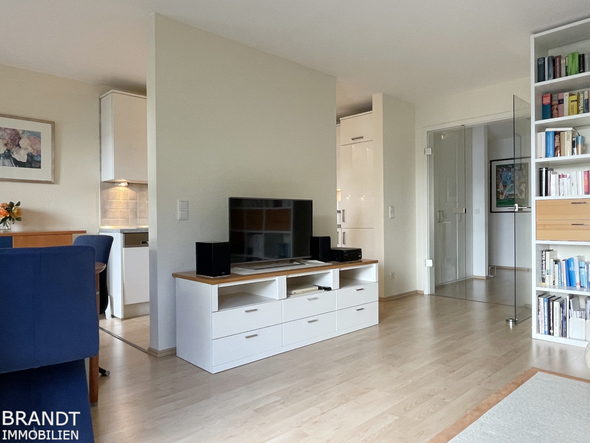 73 m² mit moderner Möblierung, Fahrstuhl und großem Balkon in HH-Stellingen (Grenze Eimsbüttel)... - Foto 4