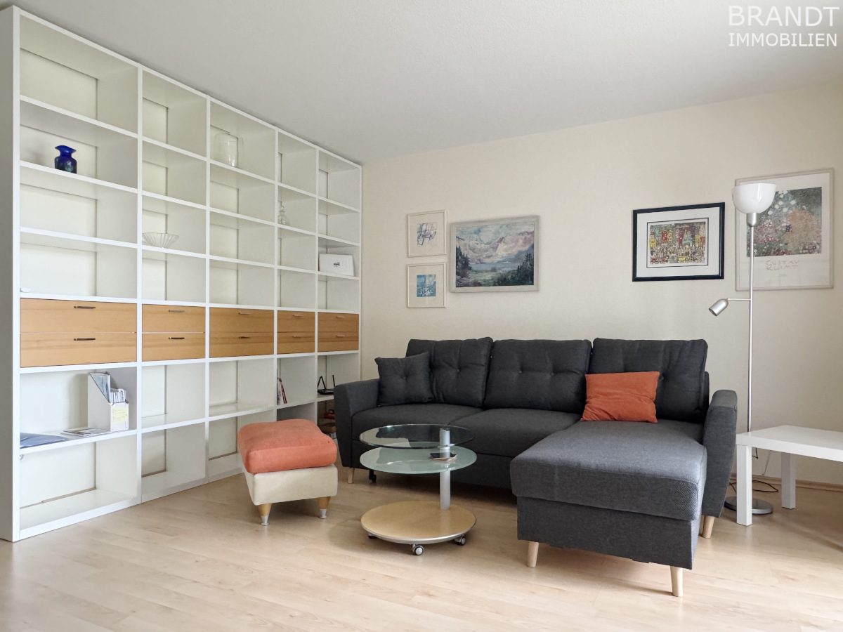 73 m² mit moderner Möblierung, Fahrstuhl und großem Balkon in HH-Stellingen (Grenze Eimsbüttel)... - Foto 1