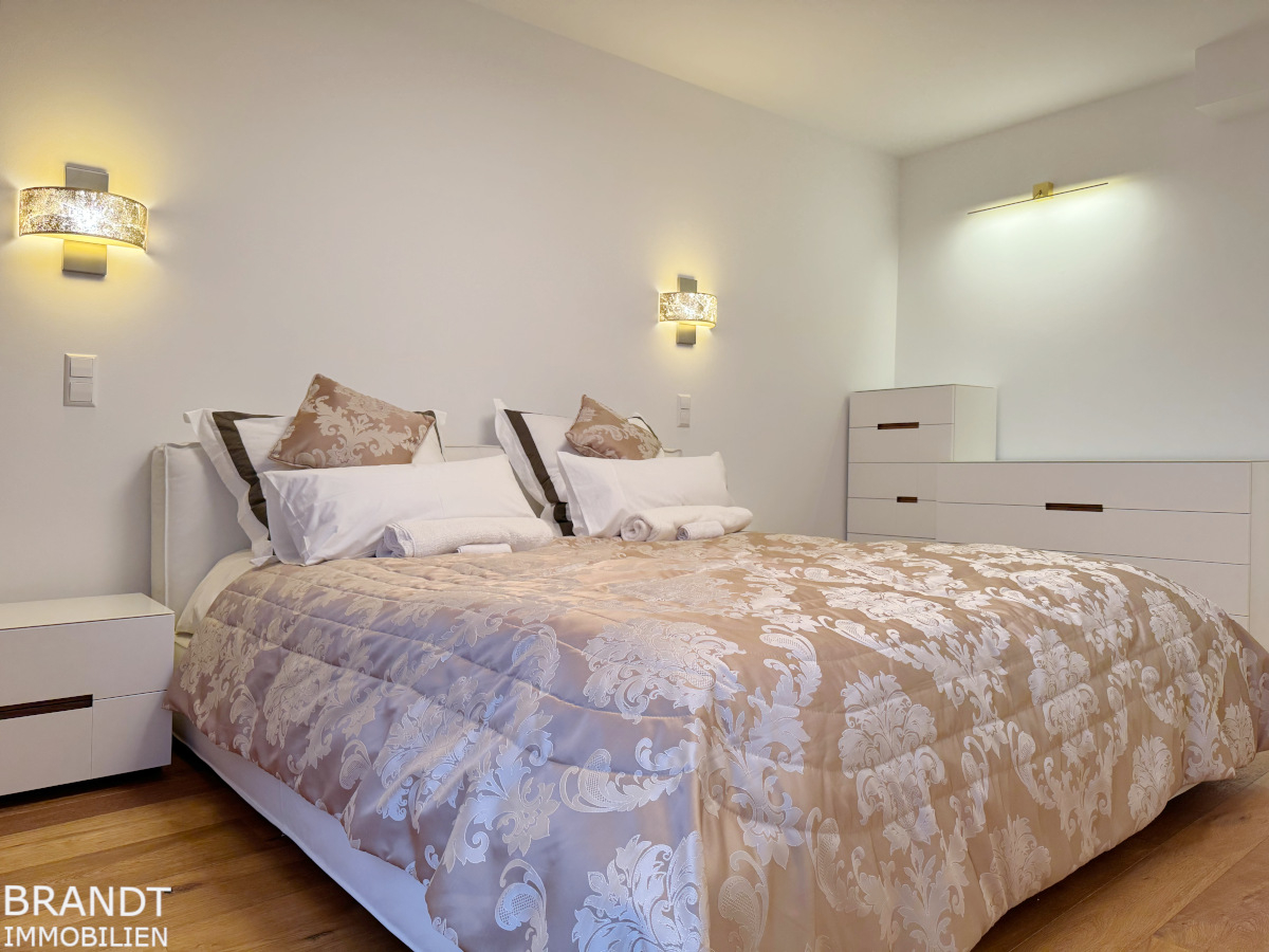 Sehr zentrale Citylage - hochwertige 3-Zi.-Whg./107m², TG, Lift, Balkon - Blick ins Grüne - Photo 2