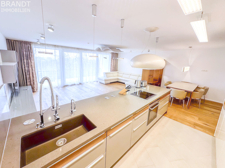 Küche und Wohnzimmer