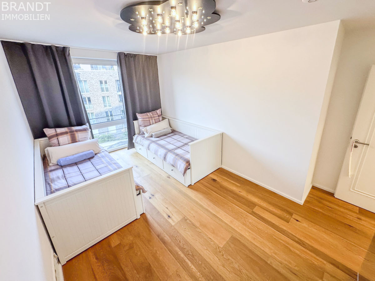 Sehr zentrale Citylage - hochwertige 3-Zi.-Whg./107m², TG, Lift, Balkon - Blick ins Grüne - Photo 3