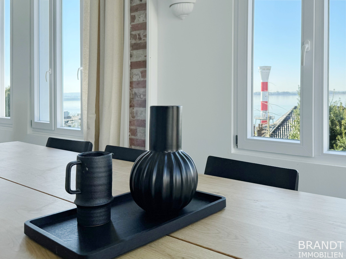 Erstbezug, Modernisierte 3 Zi.-Whg. mit Elbblick u. gr. Terrasse im Treppenviertel/Blankenese! - Foto 4
