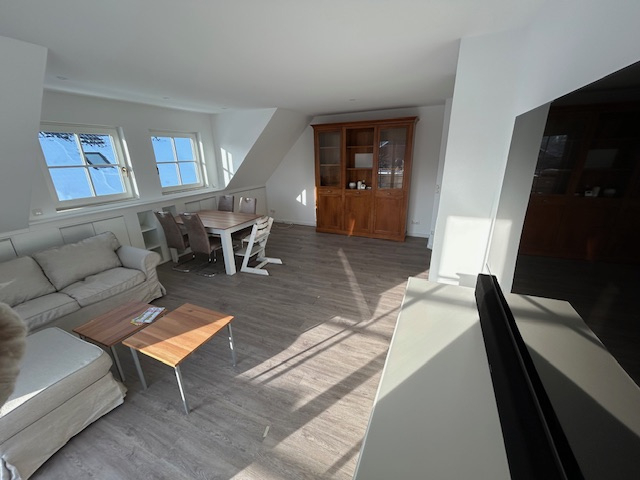 ERSTBEZUG nach Sanierung. Modern/neu möblierte 3-Zi.-Whg. in einem 2-Familien-Haus - HH-Poppenbüttel - Foto 1