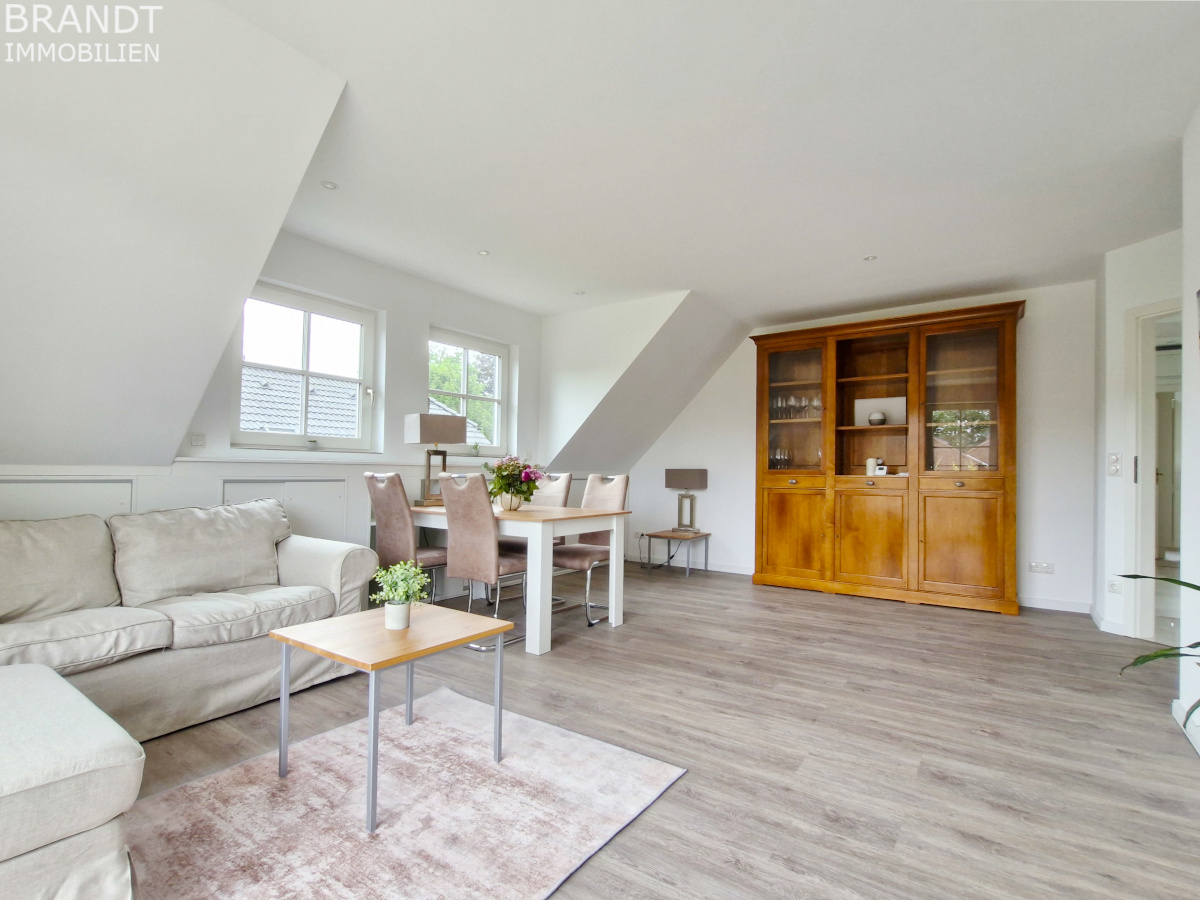 ERSTBEZUG nach Sanierung. Modern/neu möblierte 3-Zi.-Whg. in einem 2-Familien-Haus - HH-Poppenbüttel - Foto 2