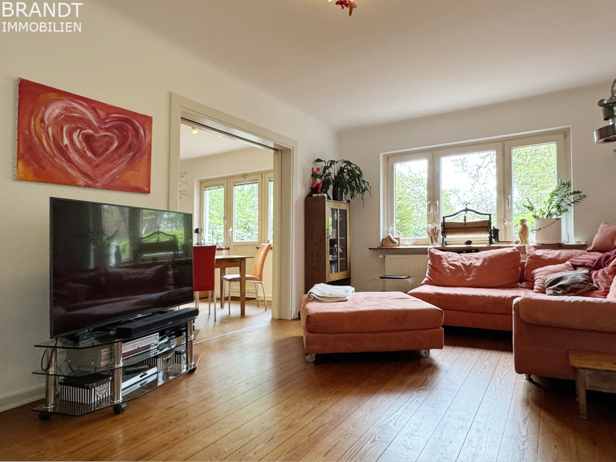 6 Zimmer-Einfamilienhaus mit 2 Bädern und 4 Schlafzimmern in HH-Volksdorf! - Photo 1