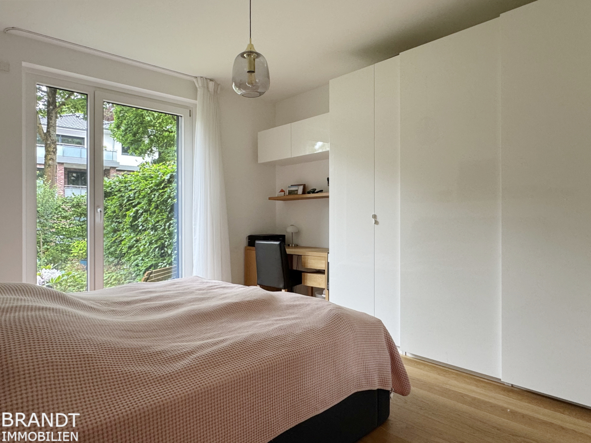 Moderne Erdgeschosswohnung mit 116 m², Terrasse/Garten, Tiefgarage und vielem mehr in HH-Lokstedt! - Foto 4