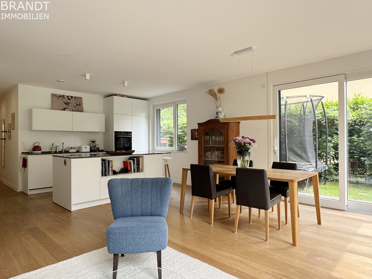 Moderne Erdgeschosswohnung mit 116 m², Terrasse/Garten, Tiefgarage und vielem mehr in HH-Lokstedt! - Foto 1