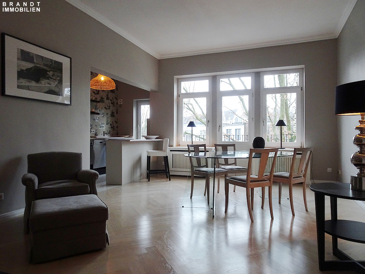 Top-Ausstattung - 110 m² in Alster-Lage/Winterhude in einer Altbauvilla in der Gellertstraße! - Photo 4