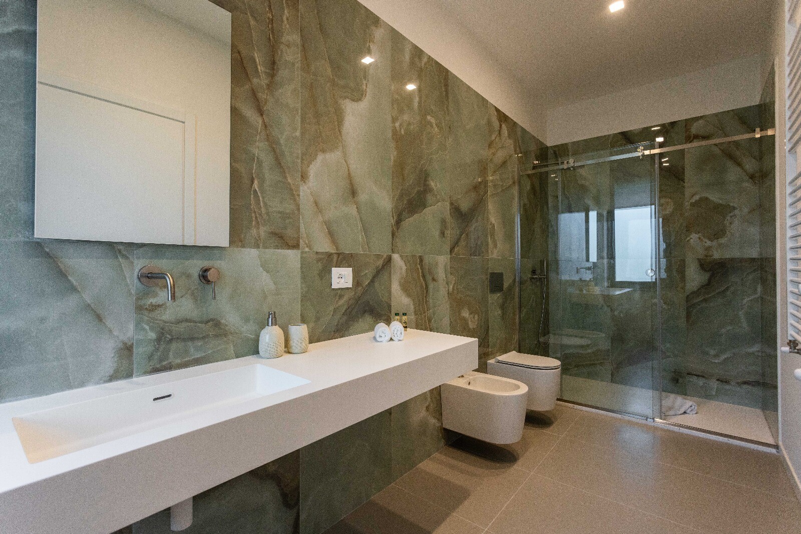 7041db0a-848b-4e78-8b60-8b48cada9d5f